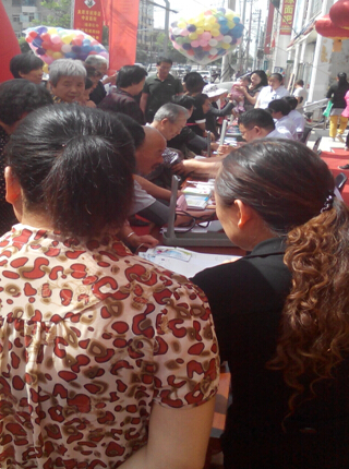 關(guān)愛百姓，服務(wù)群眾，大型專家團隊服務(wù)活動